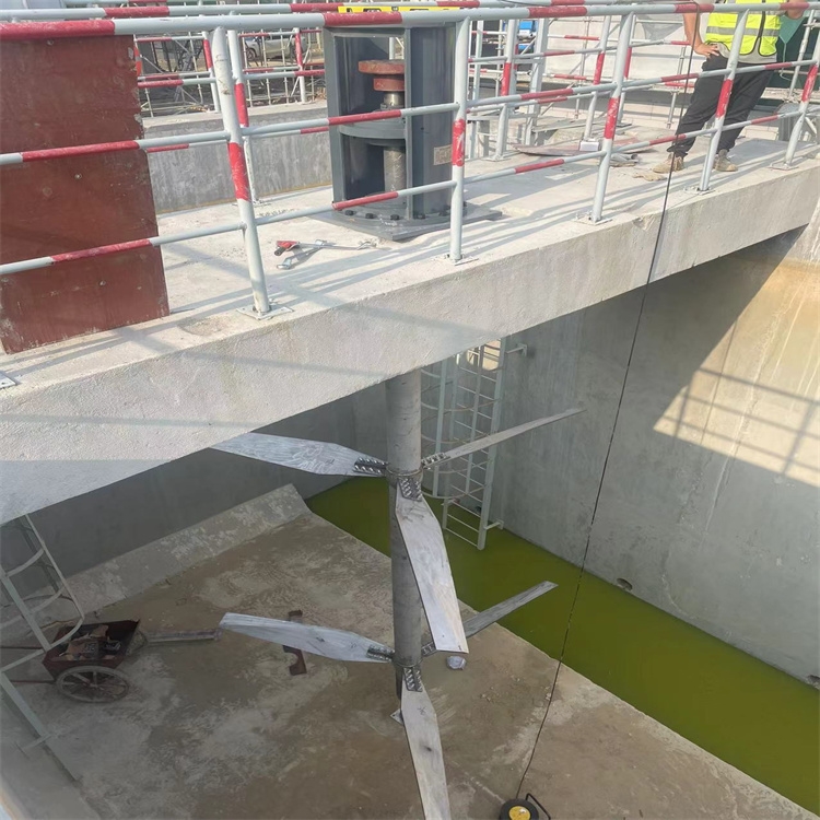 top-entry-mixer-for-wastewater tank.jpg